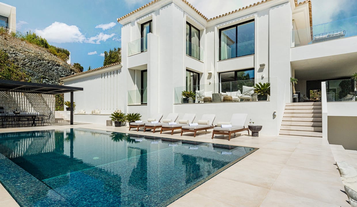 00011 5 Bed Villa For Sale in El Madroñal, Benahavis - Jacques Olivier Marbella