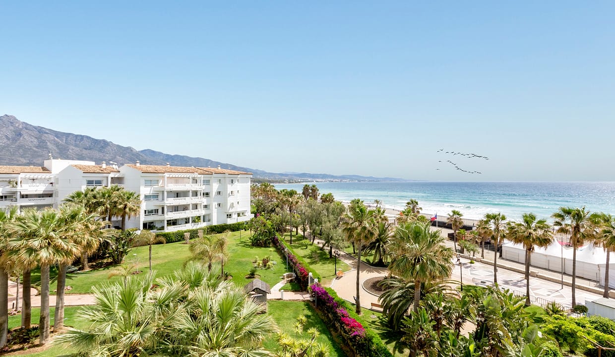 2 Beachfront apartment in Puerto Banus, Playa Rocio, Marbella - Jacques Olivier Marbella