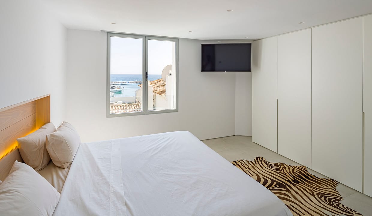 2 -Bedroom with sea views 2 bedroom apartment for rent in Puerto Banus, beachside, sea views, Marbella, Costa del Sol