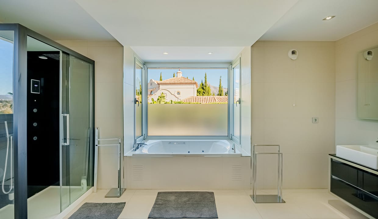 Villa for sale in Nueva Andalucia, Marbella - Jacques Olivier Marbella Puerto Banus