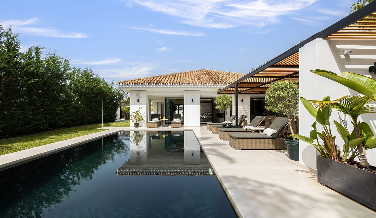 Luxury 5 Bedroom Villa in Los Naranjos, Nueva Andalucia - Jacques Olivier Marbella