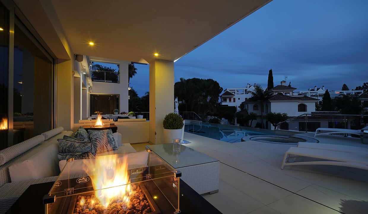 Night photo of Villa for sale in Nueva Andalucia, Marbella - Jacques Olivier Marbella