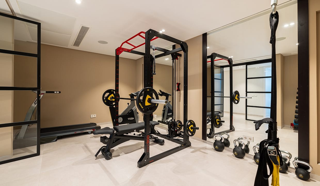 gym - Luxury 5 Bedroom Villa in Los Naranjos, Nueva Andalucia