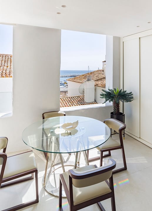 Terrace 1 2 bedroom apartment for rent in Puerto Banus, beachside, sea views, Marbella, Costa del Sol